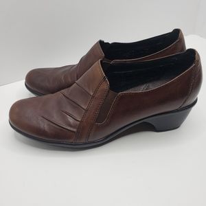 Clarks brown leather loafer shoes in size 9.5